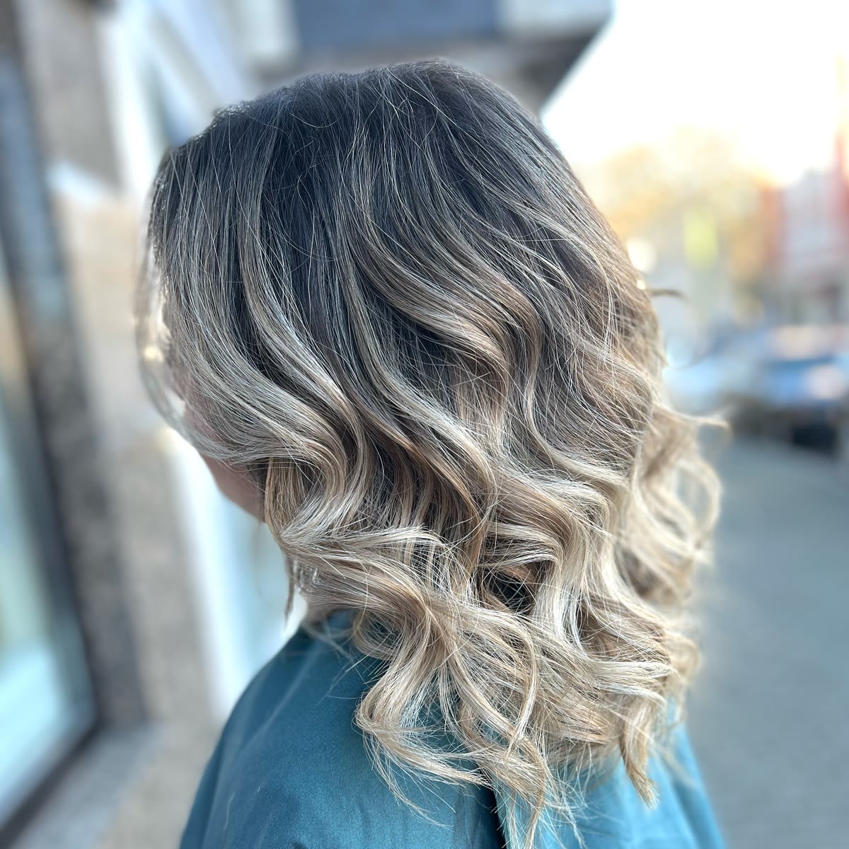 Ash-Balayage mit Wellen — Balayage Dortmund