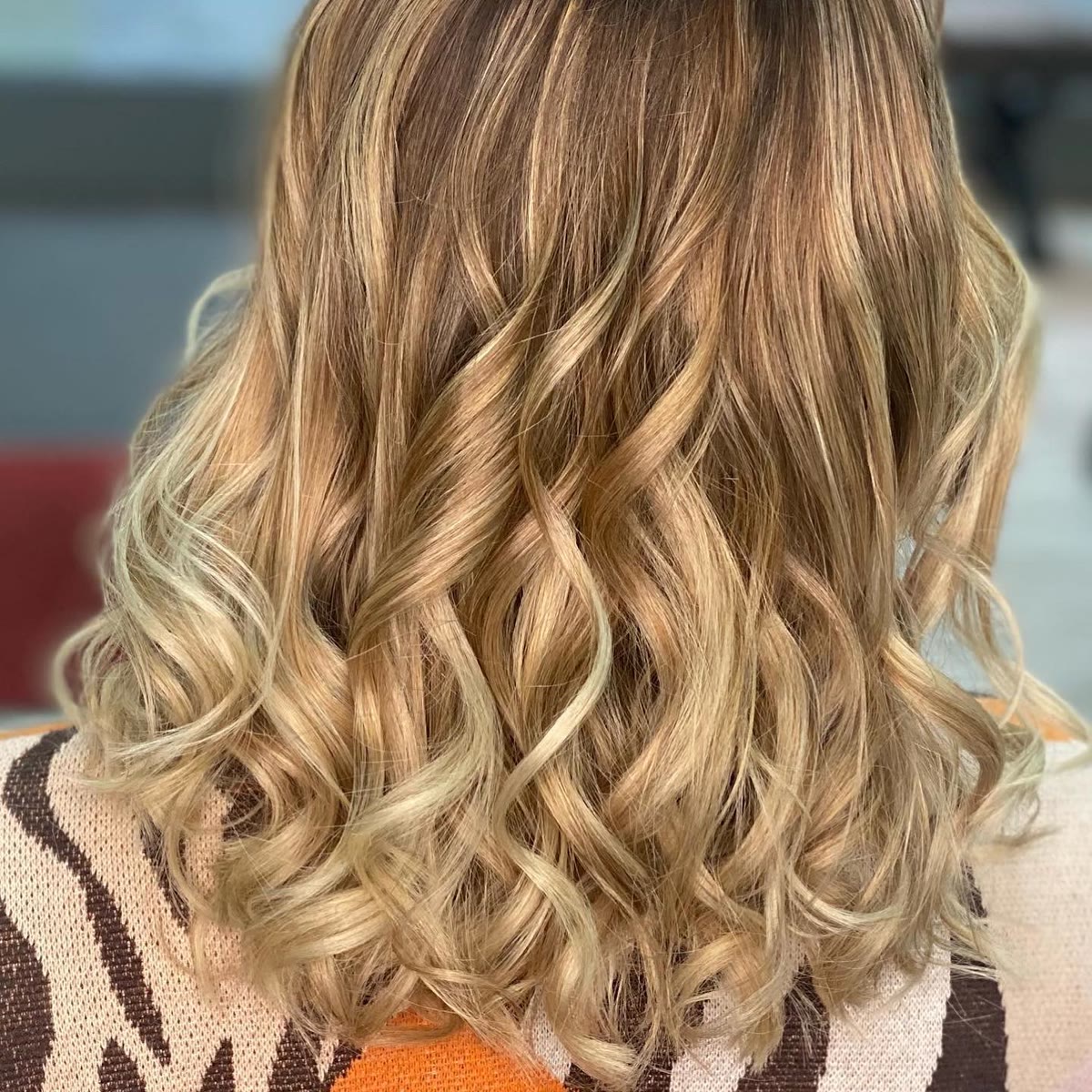 Warmes Blond mit weichem Verlauf — Balayage Dortmund