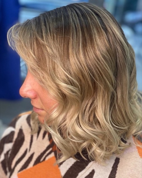 Brünette Balayage mit Wellen — Damenfriseur Dortmund