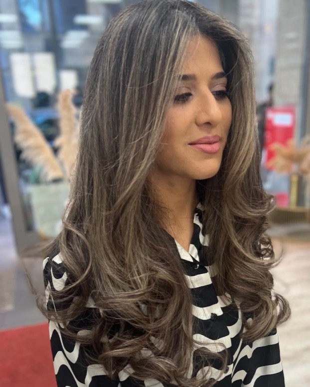 Langer Schnitt mit weichen Wellen — Hair Flair X